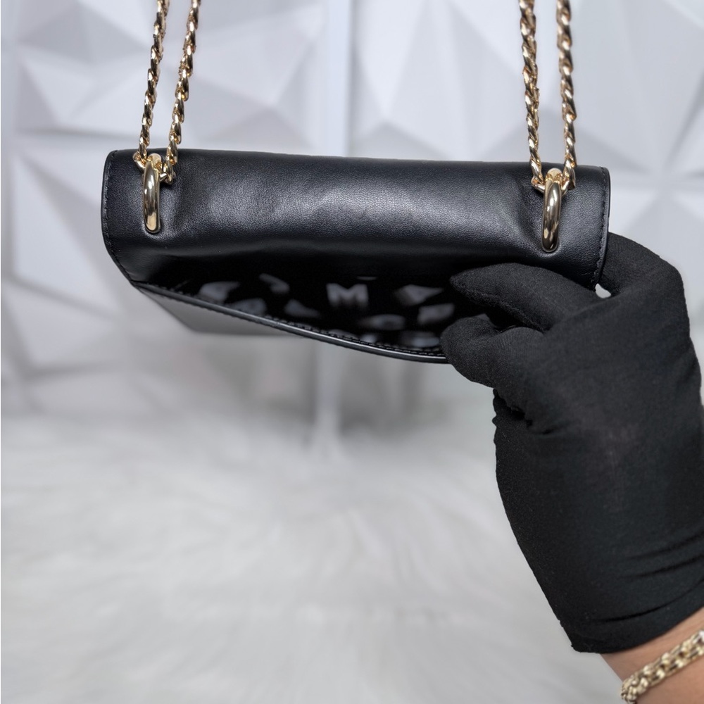 🌸Marc Jacobs Black and Gold Crossbody Bag 🌷 - Picture 6 of 13